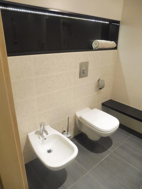 Azur Apartman Apartment Velence Exterior photo